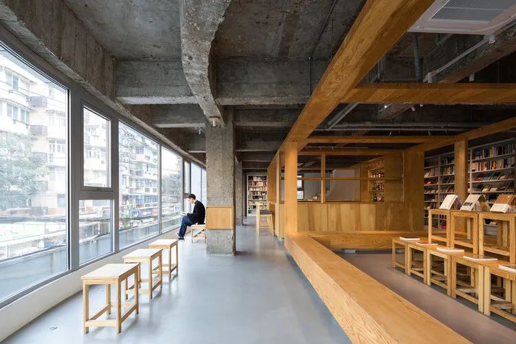 材料与色彩共筑空间